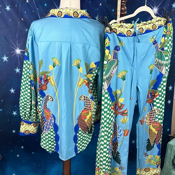 Summer luncheon set or PJ set. Bold pattern peasant sleeve blouse w/pant - Picture 6 of 10